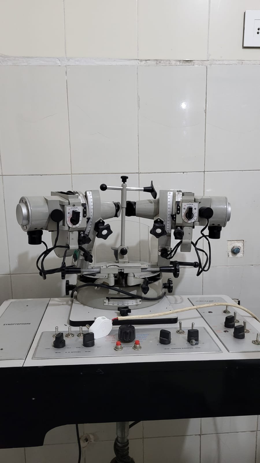 Synoptophore for squint assessment